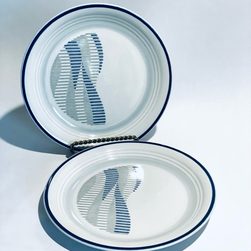 Home Beautiful gentle waves stoneware salad plates